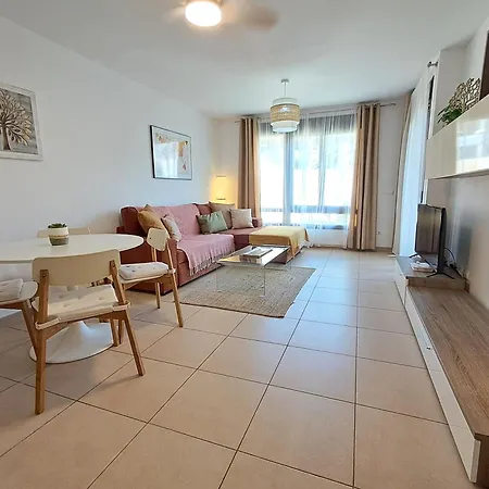 Spacious With Large Private Garden In Mar Apartment